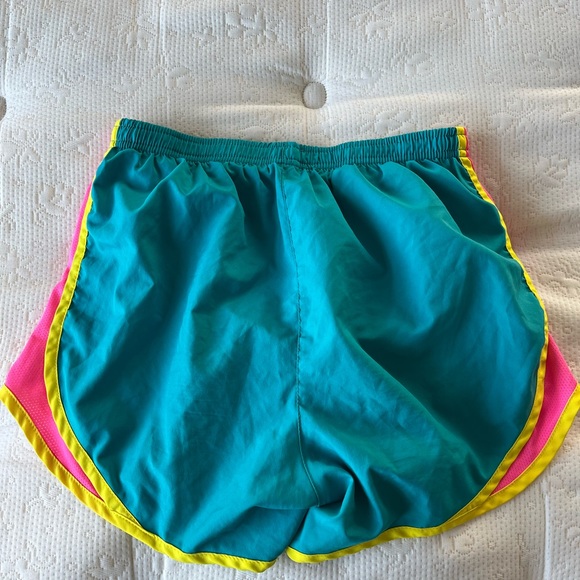 Nike women’s extra small shorts - Picture 4 of 4